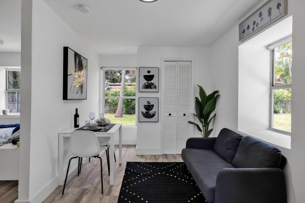 Sunny - Pool - Bbq - Centrally Located *