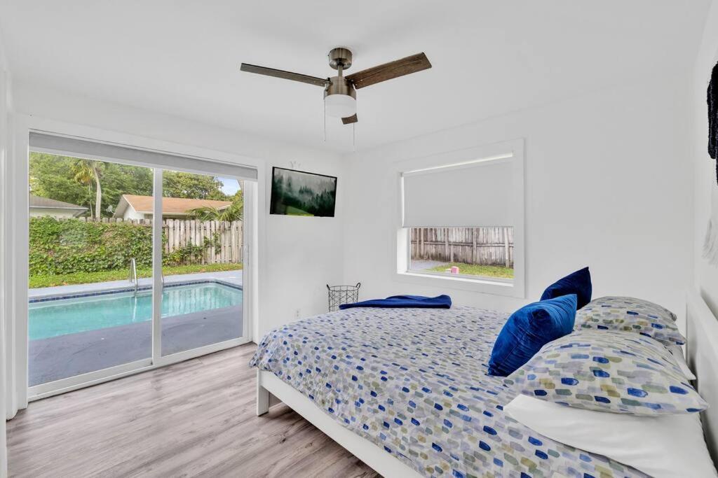 Sunny - Pool - Bbq - Centrally Located *